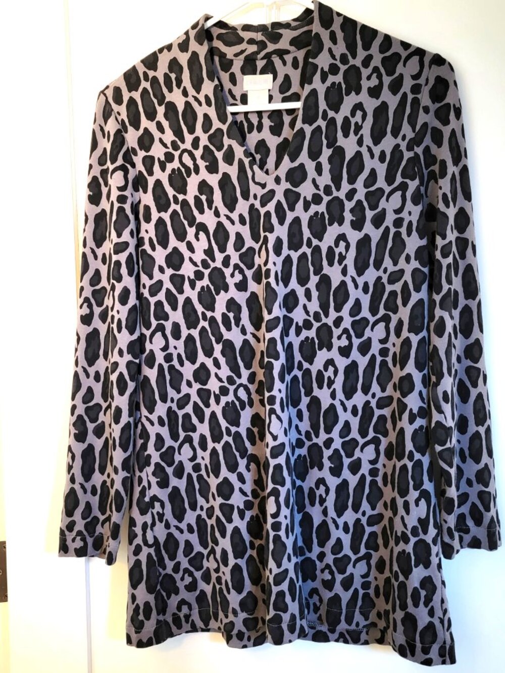 Chico's Animal Print Black Gray Chico's Tunic Top V-neck Women Size Small